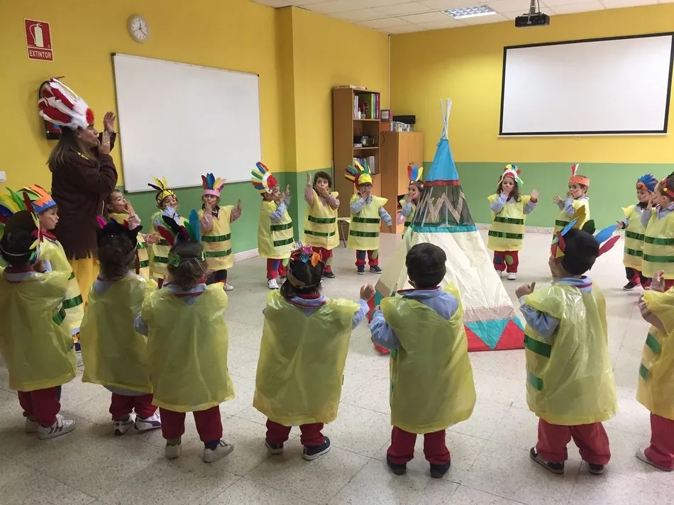 Foto 11 - Los ni&ntilde;os de tres a&ntilde;os del Colegio Trinitarios se divierten como &ldquo;indios&rdquo;