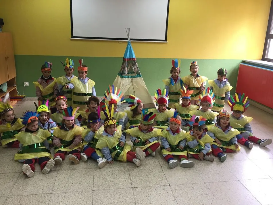 Foto 10 - Los ni&ntilde;os de tres a&ntilde;os del Colegio Trinitarios se divierten como &ldquo;indios&rdquo;