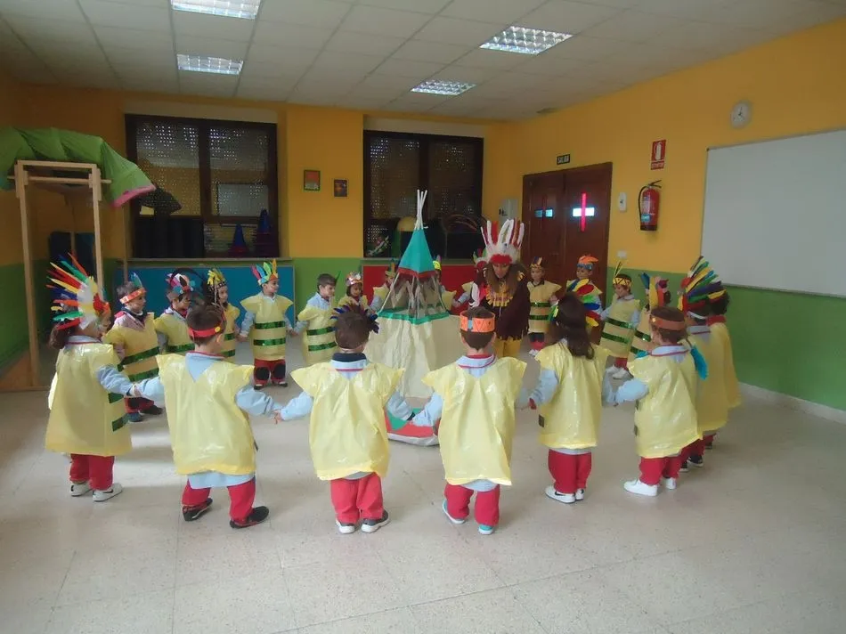 Foto 9 - Los ni&ntilde;os de tres a&ntilde;os del Colegio Trinitarios se divierten como &ldquo;indios&rdquo;