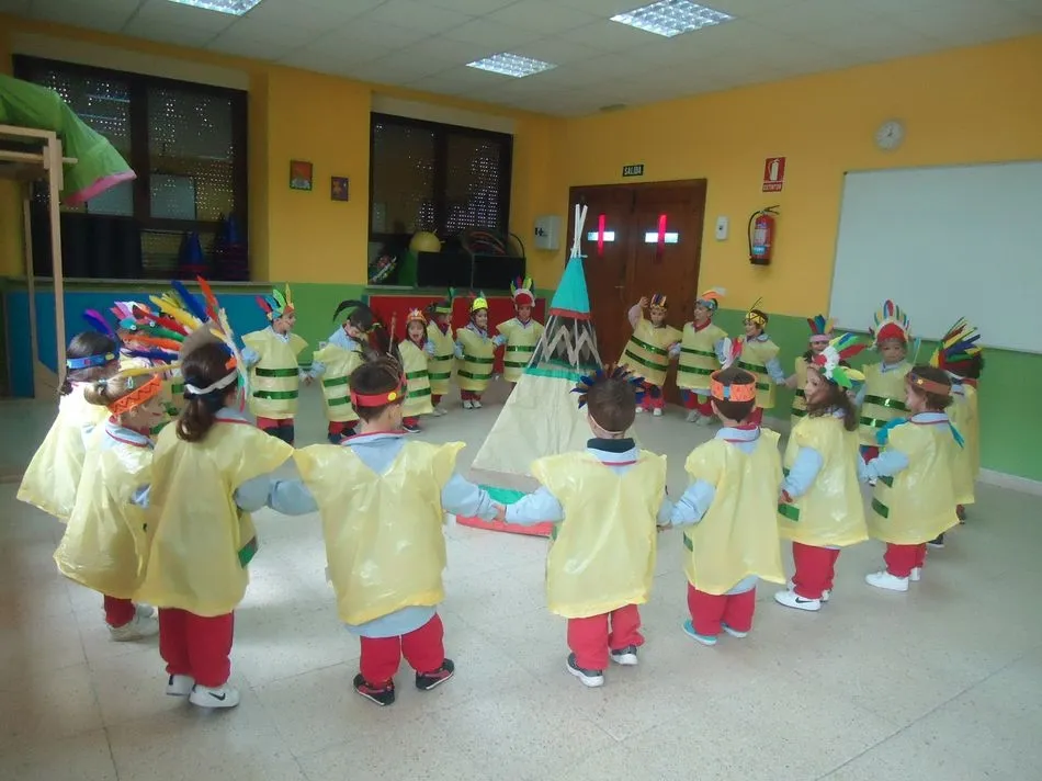Foto 8 - Los ni&ntilde;os de tres a&ntilde;os del Colegio Trinitarios se divierten como &ldquo;indios&rdquo;