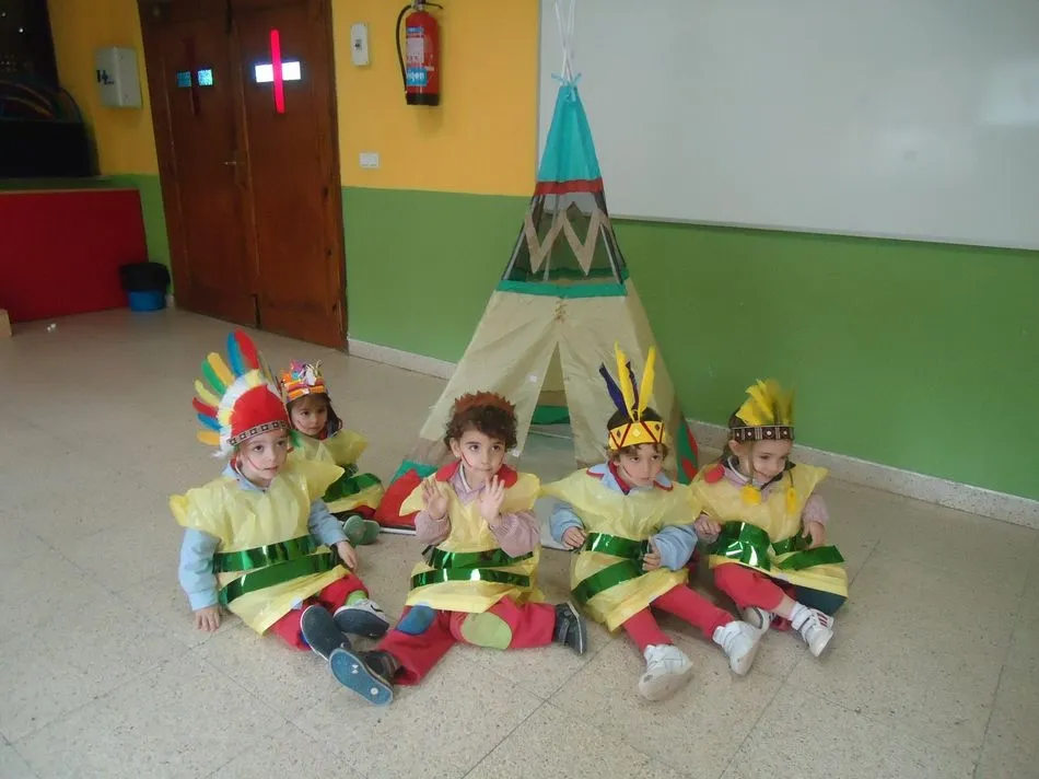 Foto 7 - Los ni&ntilde;os de tres a&ntilde;os del Colegio Trinitarios se divierten como &ldquo;indios&rdquo;