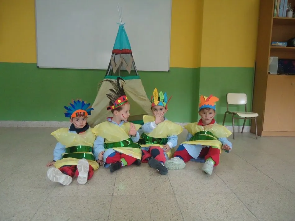 Foto 3 - Los ni&ntilde;os de tres a&ntilde;os del Colegio Trinitarios se divierten como &ldquo;indios&rdquo;