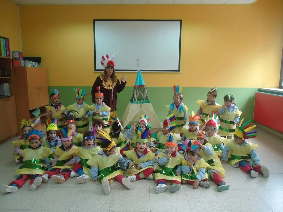 Foto 2 - Los ni&ntilde;os de tres a&ntilde;os del Colegio Trinitarios se divierten como &ldquo;indios&rdquo;