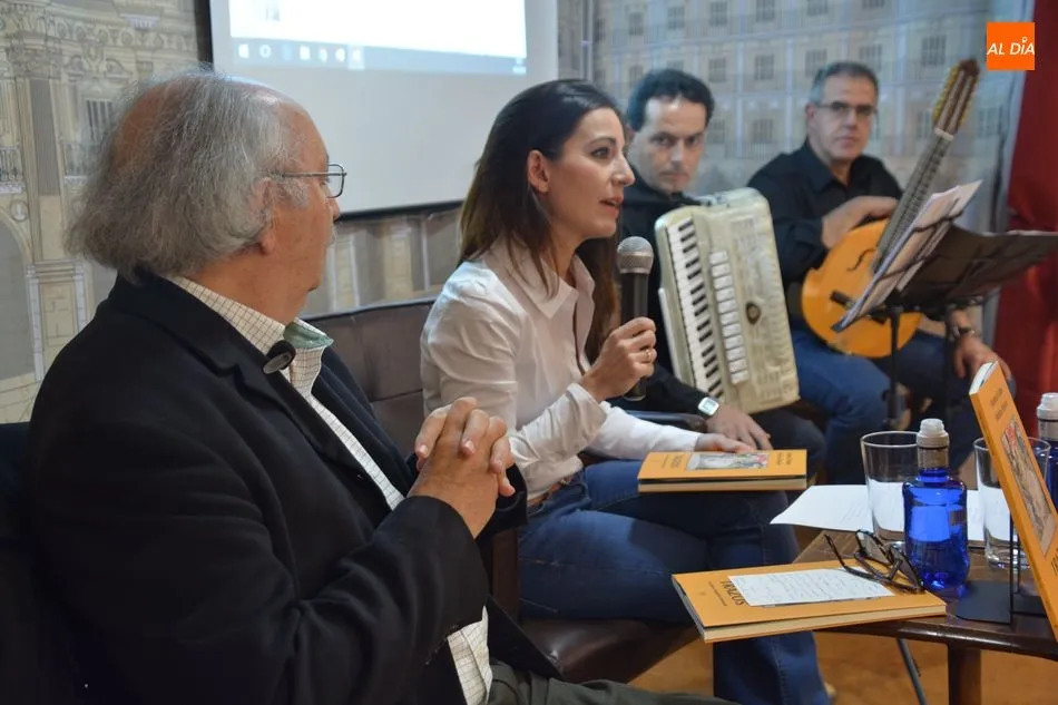 Foto 11 - El poemario Trazos ve la luz de la mano de Antonio Colinas y M&oacute;nica Velasco