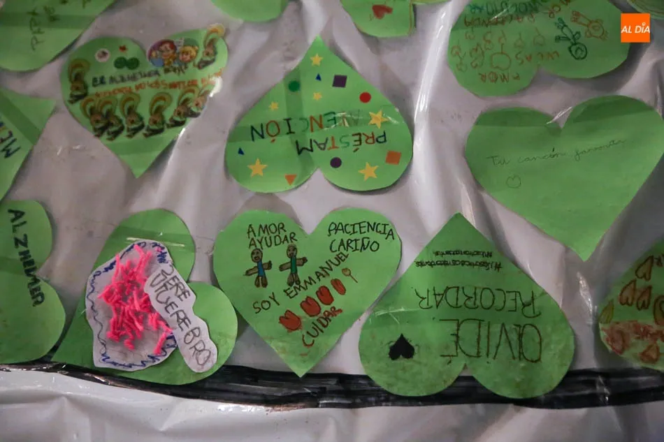 Foto 2 - Un coraz&oacute;n de corazones en el treinta aniversario de AFA Salamanca