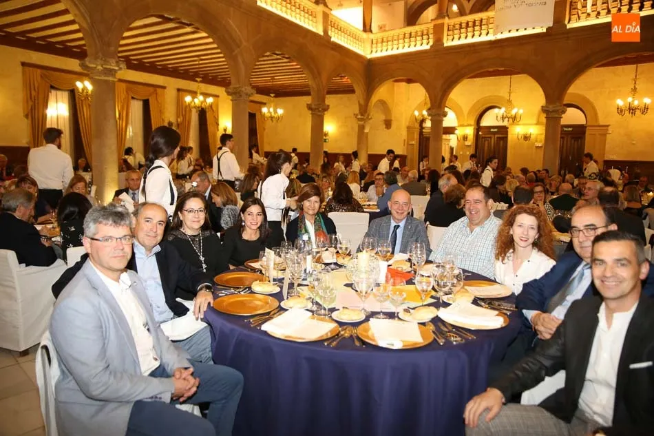 Foto 6 - El Casino de Salamanca acoge con &eacute;xito la IV Cena Solidaria a favor de Proyecto Hombre