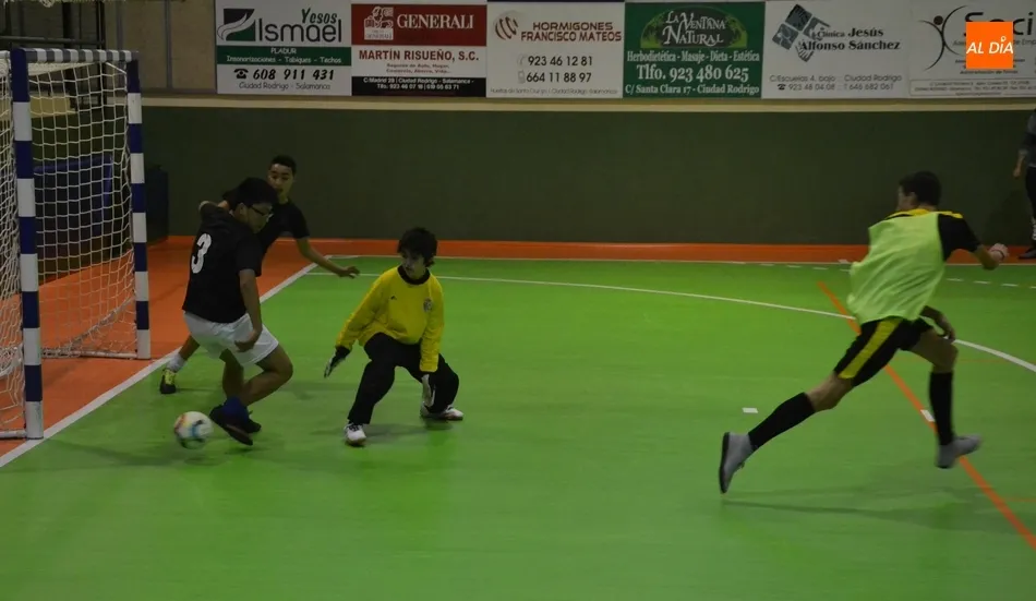 Foto 10 - [M 10|11 NOV] La lluvia cancela el debut de 3 equipos del III Columnas en los Juegos Escolares  