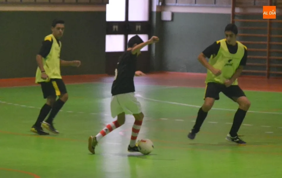 Foto 3 - [M 10|11 NOV] La lluvia cancela el debut de 3 equipos del III Columnas en los Juegos Escolares  