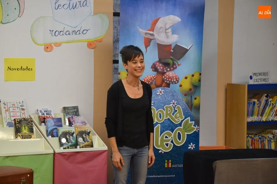 Foto 7 - Masiva asistencia a la doble sesi&oacute;n de cuentacuentos con Pilar Borrego  