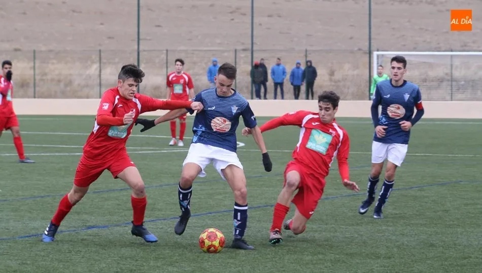 Acción del partido de Regional Juvenil entre el Villamayor y el Navega. Fotos: Alberto Martín
