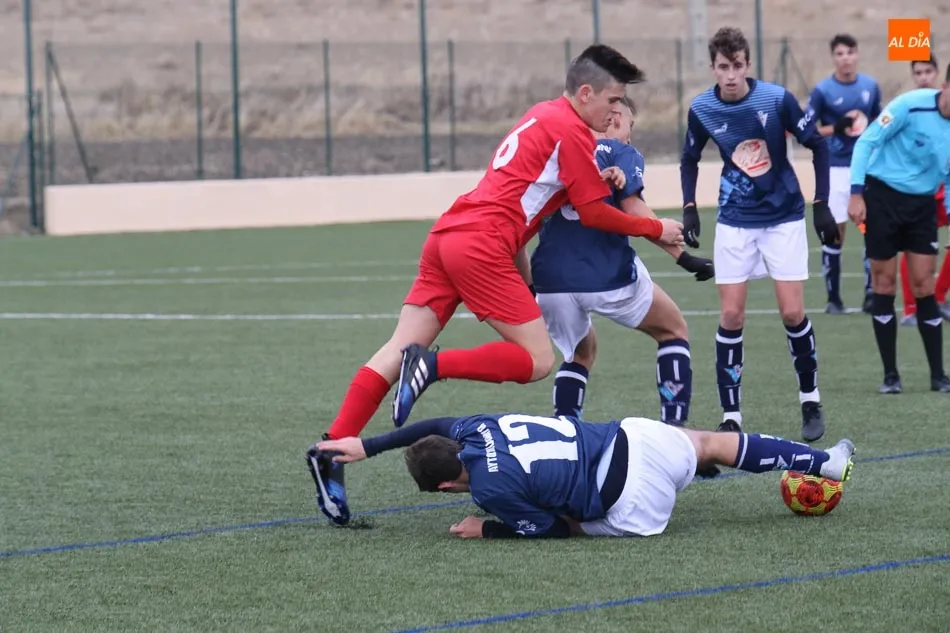 Foto 9 - Gran victoria del Santa Marta de Liga Nacional Juvenil en Ponferrada (0-2) mientras el Navega gana...
