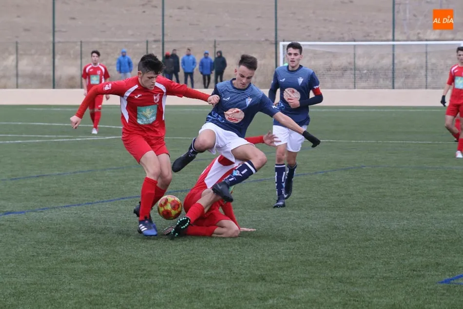 Foto 8 - Gran victoria del Santa Marta de Liga Nacional Juvenil en Ponferrada (0-2) mientras el Navega gana...