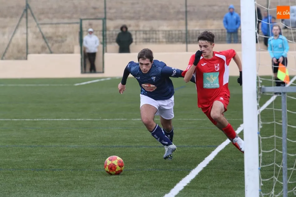Foto 6 - Gran victoria del Santa Marta de Liga Nacional Juvenil en Ponferrada (0-2) mientras el Navega gana...