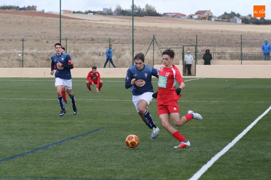 Foto 5 - Gran victoria del Santa Marta de Liga Nacional Juvenil en Ponferrada (0-2) mientras el Navega gana...