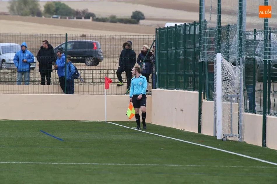 Foto 2 - Gran victoria del Santa Marta de Liga Nacional Juvenil en Ponferrada (0-2) mientras el Navega gana...