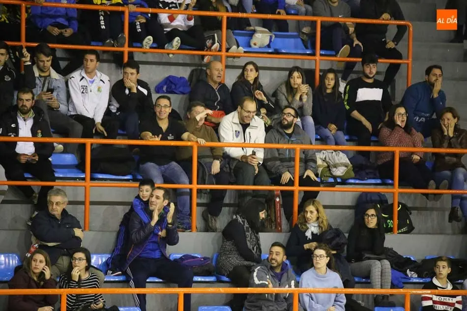 Foto 11 - El FS Salamanca vuelve a la victoria ante un rival directo (3-1)