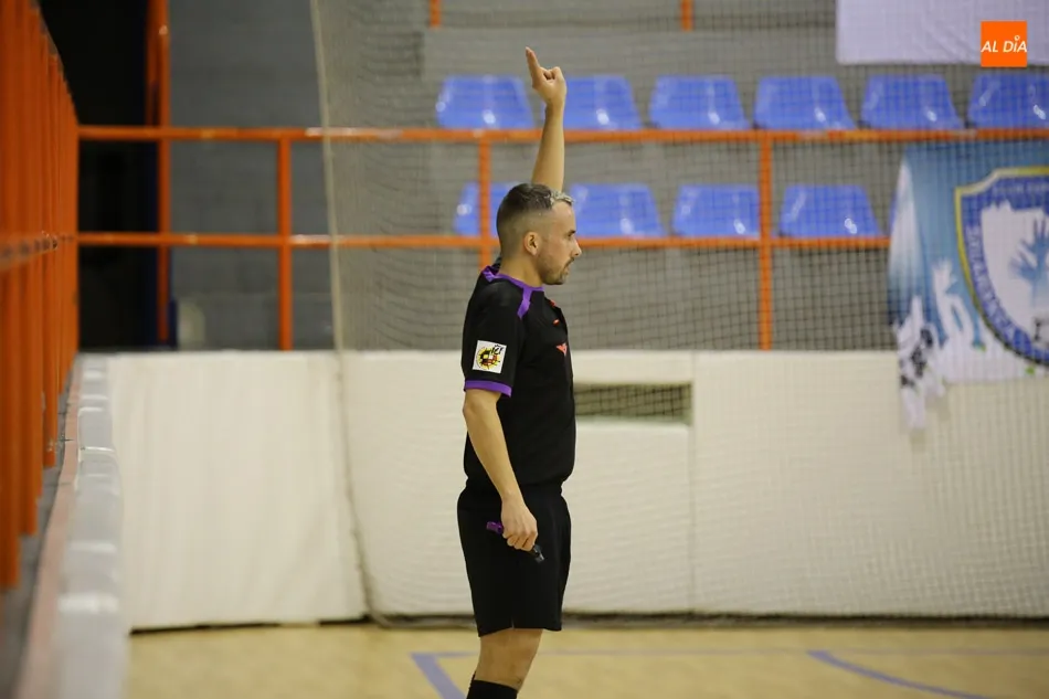 Foto 8 - El FS Salamanca vuelve a la victoria ante un rival directo (3-1)