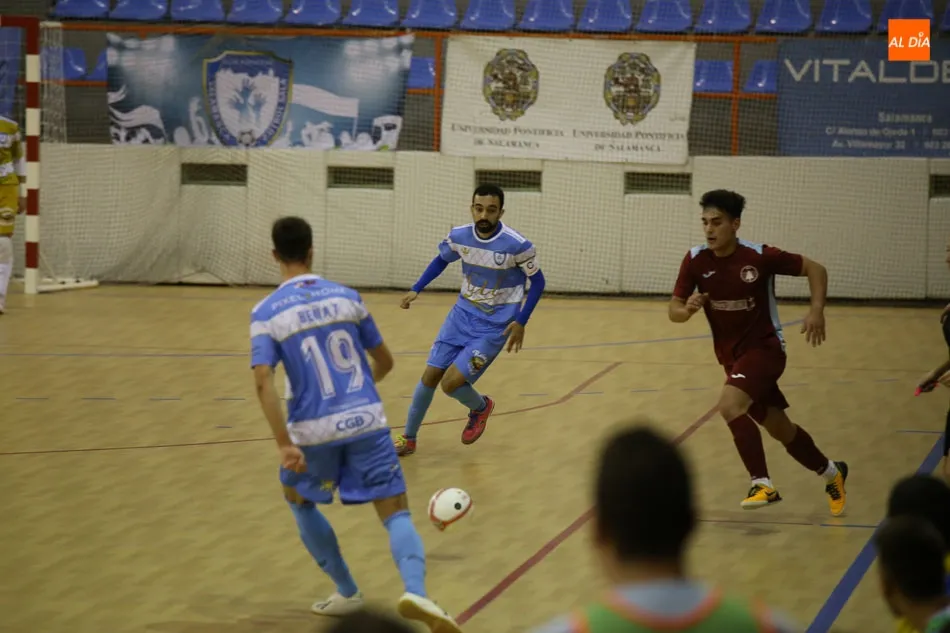 Foto 5 - El FS Salamanca vuelve a la victoria ante un rival directo (3-1)