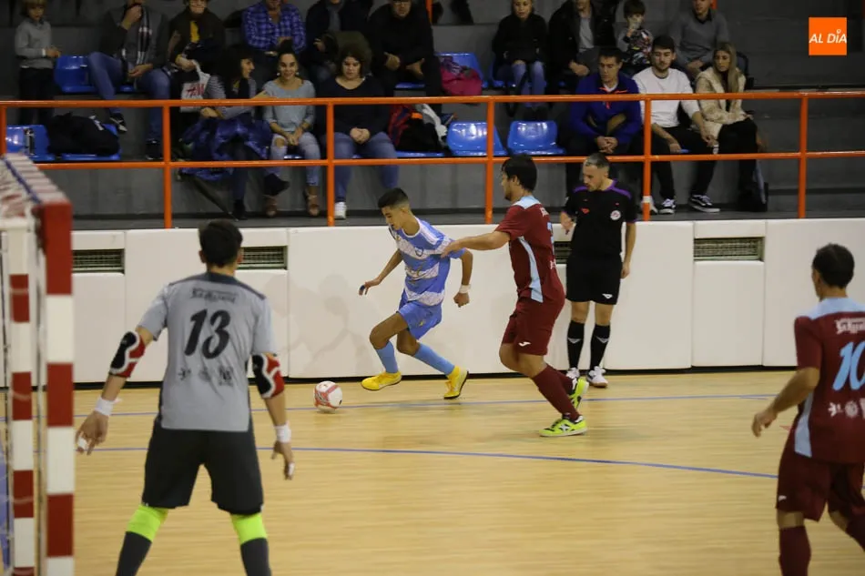 Foto 4 - El FS Salamanca vuelve a la victoria ante un rival directo (3-1)