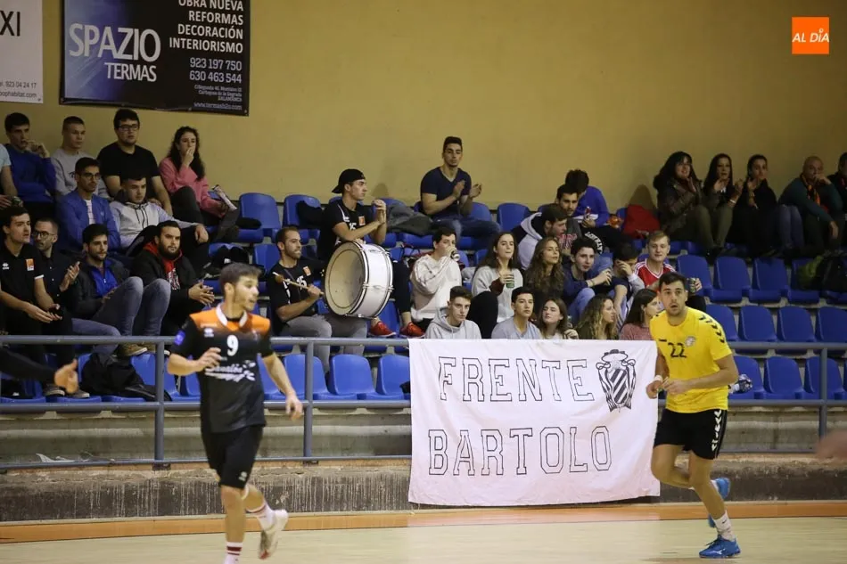 Foto 4 - El Autocar&eacute;s Sanal&oacute;n sigue con su buena racha puntuando y firma las tablas con el Balonmano Soria ...