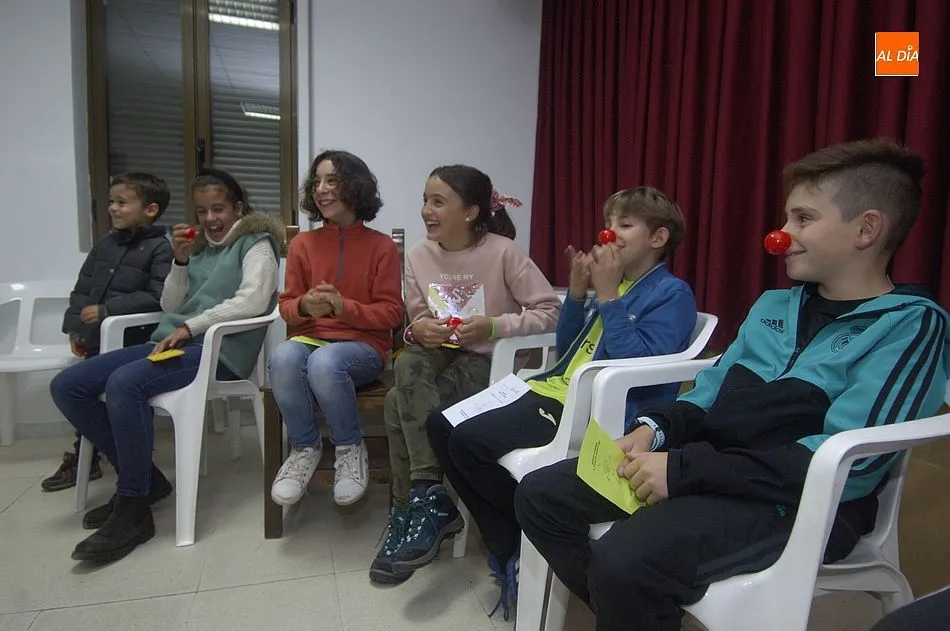 Foto 8 - Tarde de carcajadas en Mart&iacute;n de Yeltes gracias a un taller de risoterapia  