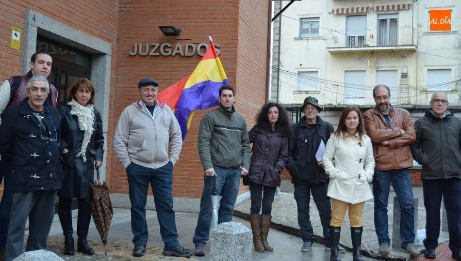 Convocantes de la protesta ante los juzgados de Béjar