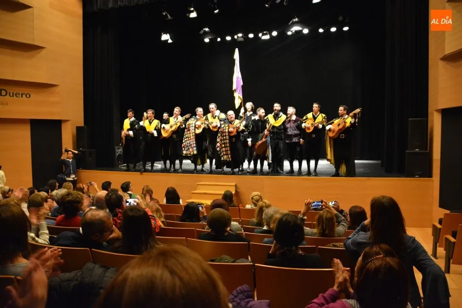 Foto 11 - M&uacute;sica y solidaridad con las tunas de Medicina en el Certamen Nacional