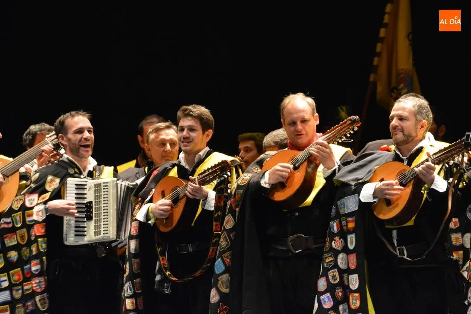 Foto 10 - M&uacute;sica y solidaridad con las tunas de Medicina en el Certamen Nacional