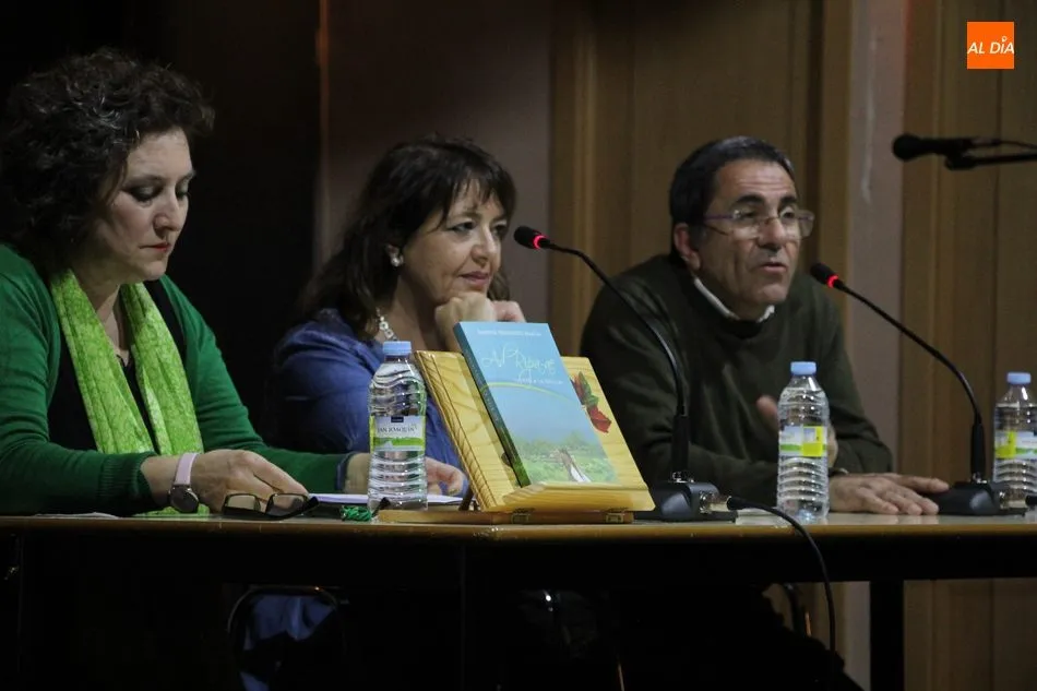 Foto 10 - Interesante acto cultural del Grupo Vecinal Villarino y Cabeza vestido de literatura y m&uacute;sica  