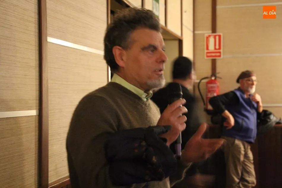 Foto 8 - Interesante acto cultural del Grupo Vecinal Villarino y Cabeza vestido de literatura y m&uacute;sica  