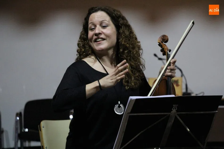 Foto 7 - Interesante acto cultural del Grupo Vecinal Villarino y Cabeza vestido de literatura y m&uacute;sica  
