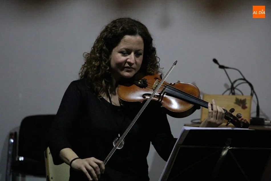 Foto 6 - Interesante acto cultural del Grupo Vecinal Villarino y Cabeza vestido de literatura y m&uacute;sica  