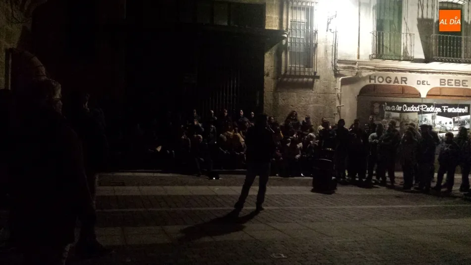 Foto 4 - Un centenar de personas asiste a una nueva Ruta de los Malditos con recorrido alternativo  