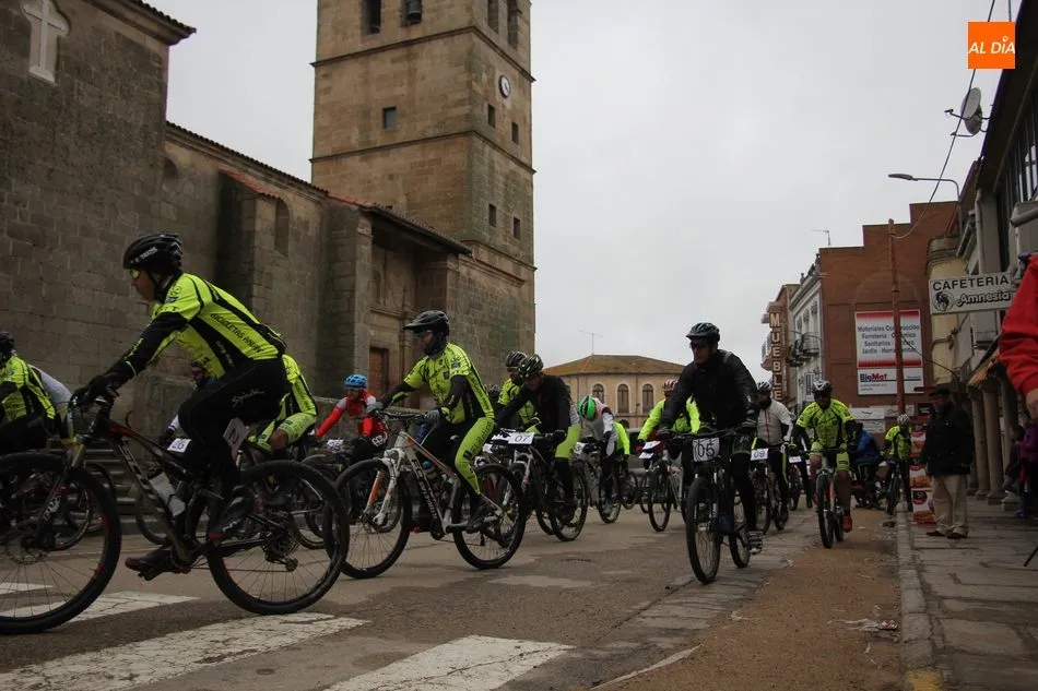 Foto 8 - La lluvia resta participaci&oacute;n en Vitigudino a la III Marcha BTT Bicigudino  