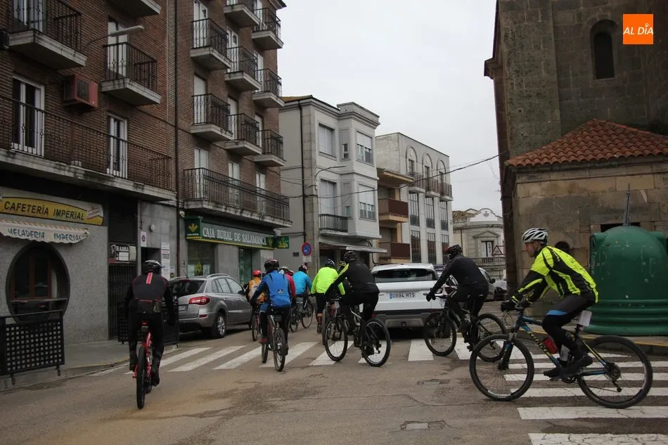Foto 4 - La lluvia resta participaci&oacute;n en Vitigudino a la III Marcha BTT Bicigudino  