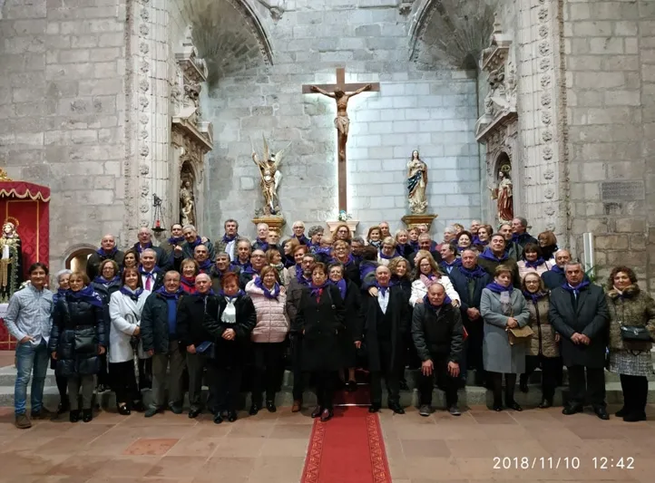 Foto 5 - Bailes y reencuentros protagonizan una animada reuni&oacute;n de los quintos del 53