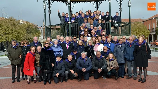Los quintos del 53 realizaban la tradicional foto de familia en el Templete de la Plaza de España