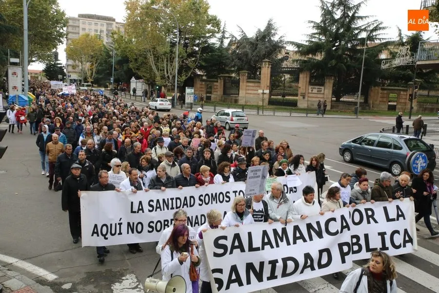 Participantes en la séptima marea blanca durante su marcha / Foto: Alberto Martín.