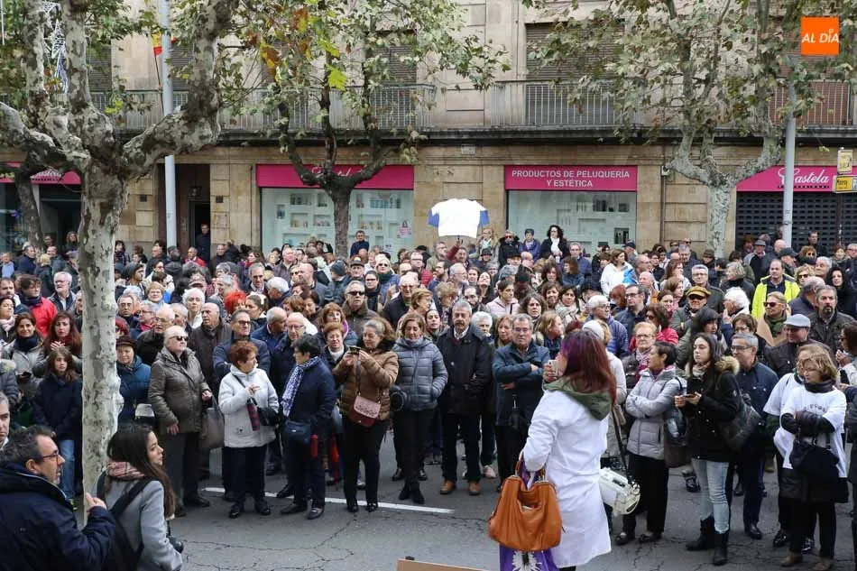 Foto 7 - M&aacute;s de 3.000 salmantinos salen a la calle para luchar contra las listas de espera en Sanidad  