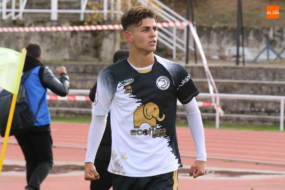 Foto 9 - Unionistas rompe la imbatibilidad de la Ponferradina gracias a Diego Hern&aacute;ndez (1-0)