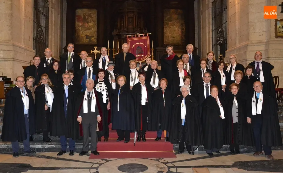 Foto 2 - Los Amigos de la Capa no fallan pese a la lluvia a la celebraci&oacute;n de San Mart&iacute;n de Tours  
