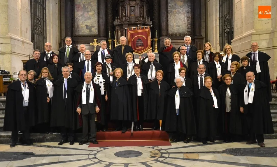 Los Amigos de la Capa no fallan pese a la lluvia a la celebración de San Martín de Tours  