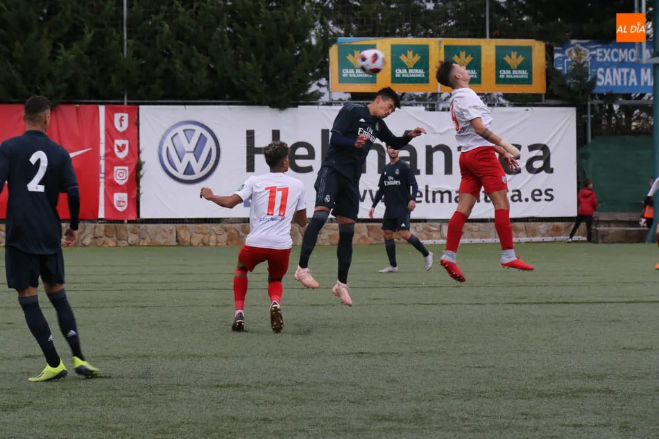 Foto 8 - El Santa Marta sucumbe ante el poder&iacute;o y la calidad del Real Madrid (0-3)