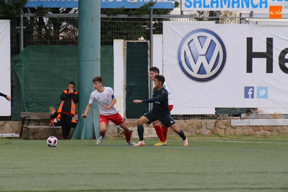Foto 5 - El Santa Marta sucumbe ante el poder&iacute;o y la calidad del Real Madrid (0-3)