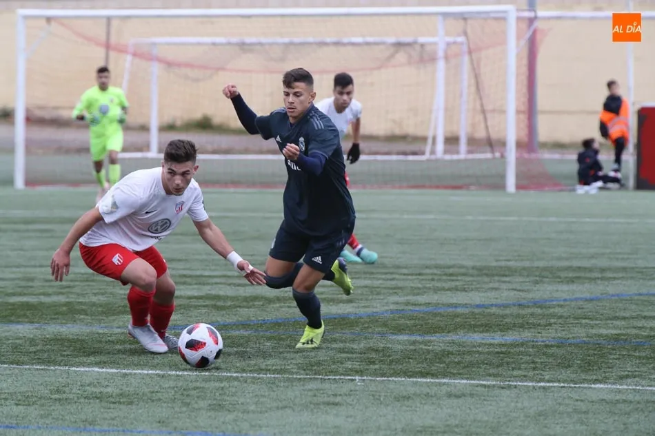 Foto 4 - El Santa Marta sucumbe ante el poder&iacute;o y la calidad del Real Madrid (0-3)