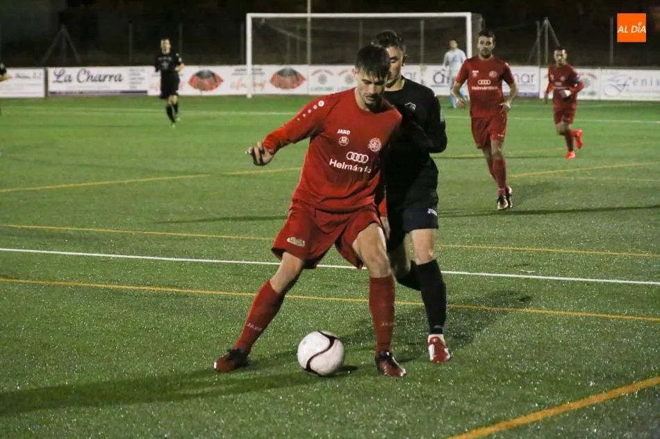 Una acción del partido entre el Hergar Camelot y el Benavente. Fotos: Alberto Martín
