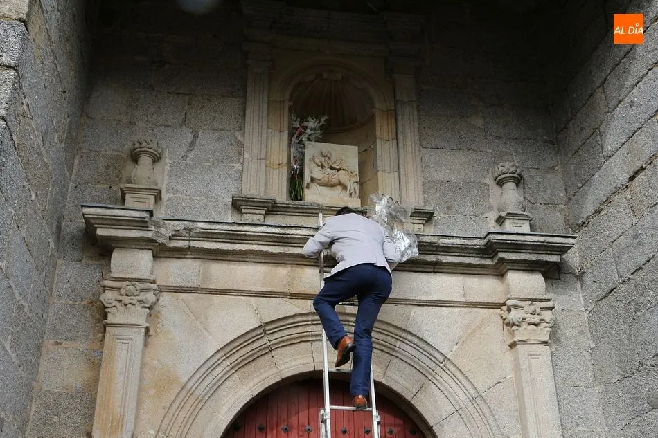 Foto 10 - Fuenterroble recibe el traspaso de capa en la fiesta de San Mart&iacute;n de Tours