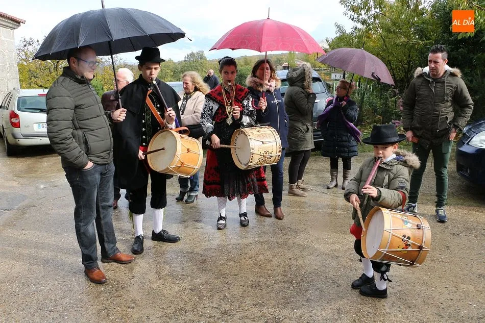 Foto 7 - Fuenterroble recibe el traspaso de capa en la fiesta de San Mart&iacute;n de Tours
