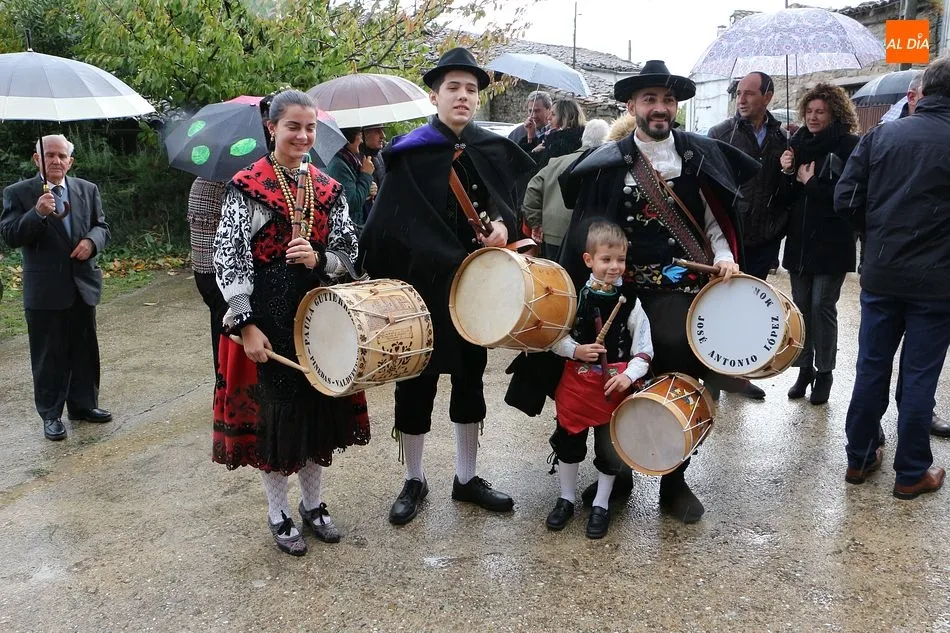 Foto 4 - Fuenterroble recibe el traspaso de capa en la fiesta de San Mart&iacute;n de Tours