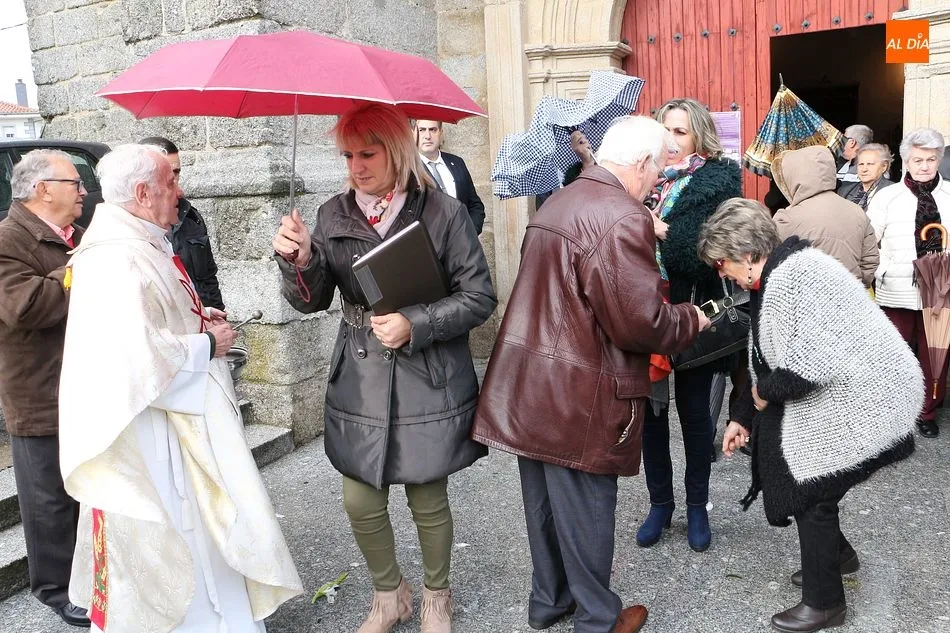 Foto 3 - Fuenterroble recibe el traspaso de capa en la fiesta de San Mart&iacute;n de Tours